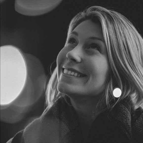 Meet your Posher, Emily - Picture 1 of 1